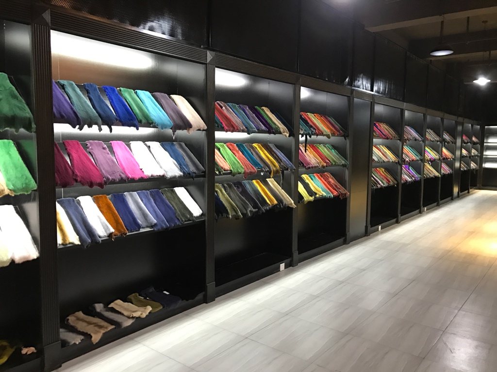 Colour library of dyed fur skin samples